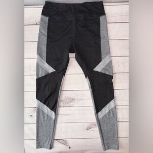 AVIA Women's Size Medium Leggings Pockets Gym Walking Running Casual workout